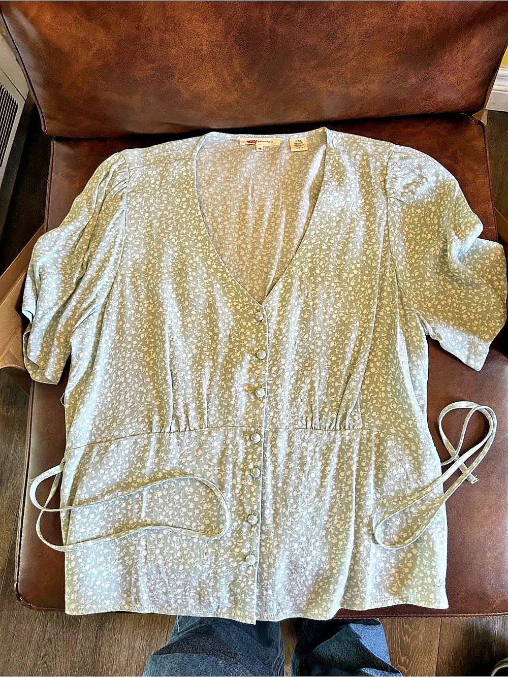 Levi's Floral Blouse in Green & White Size Medium